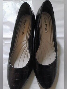 easy street Black Patent Croc-Embossed Slip-On Flats Size 8 W